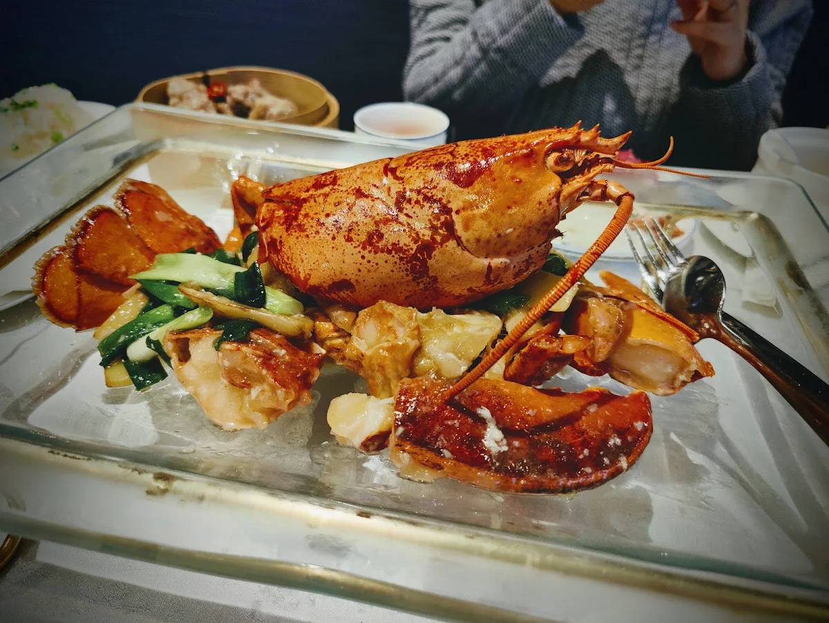 lobster noodles 生拆龍蝦肉賽螃蟹金麵